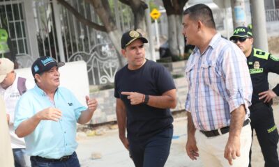 El alcalde Alejandr Char inspecciona las obras de tapa huecos